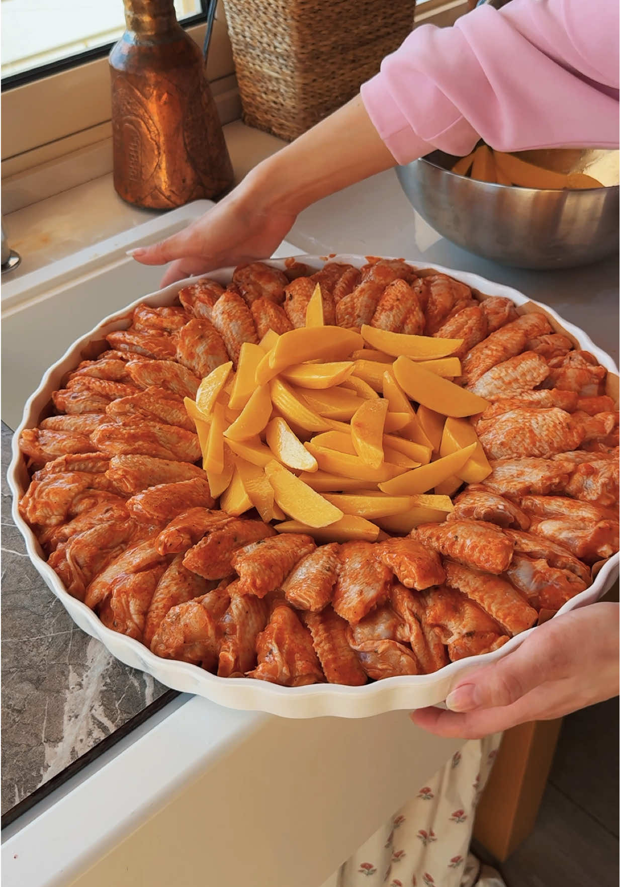 ‏Crispy baked chicken wings 🐓 find the recipe below 😍 ⬇️  جوانح مشوية بالفرن، بتحبوها؟ الوصفة بتلاقوها تحت⬇️ ‏Chicken wings marinade:  ‏For 2 kg chicken wings  ‏3/4 cup yogurt  ‏2 tbsp tomato paste  ‏1 tbsp garlic paste  ‏3 tbsp oil  ‏1 tbsp baking powder  ‏1 tsp paprika  ‏1 tsp oregano  ‏1 tsp onion powder  ‏1 tsp black pepper  ‏ - Soak the chicken wings in the marinade for at least 4 hours up to 24 hours  ‏- bake around 30-35 minutes  لتتبيلة جوانح الدجاج:  لكل ٢ كغ دجاج:  ٣/٤ كوب زبادي  ٢ ملعقه كبيره معجون طماطم  ١ ملعقة كبيره ثوم مهروس  ٣ ملاعق كبيرة زيت  ١ ملعقة كبيرة بيكنج بودر  ١ ملعقة صغيرة بابريكا  ١ ملعقة صغيرة اوريغانو  ١ ملعقة صغيرة بصل بودرة  ١ ملعقة صغيرة فلفل أسود  ننقع الدجاج بالتتبيل اقل شي ٤ ساعات الى ٢٤ ساعة -  - منشويها تقريبا من ٣٠-٣٥ دقيقة  .#abirzkitchen #chickenwings 