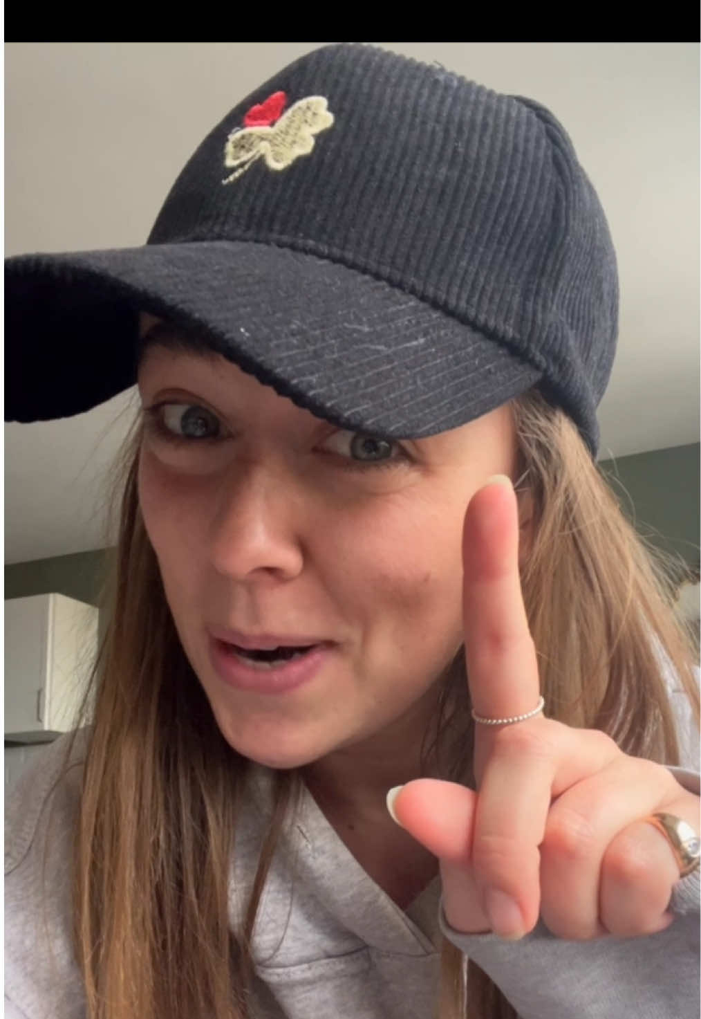 la casquette c’est parce que j’ai les cheveux gras bizzzz🩷