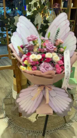 هدايا مكة | نوصل مشاعرك لأحبابك في مكة المكرمة 🌸🎁 خلي كل مناسبة لحظة لا تُنسى 💖 نقدّم لك أجمل تنسيقات الورد والهدايا الفاخرة بتغليف راقٍ وتوصيل سريع داخل مكة 🚗✨ 🌷 خدماتنا: 💐 تنسيق بوكيهات ورد طبيعي ومستورد 🎀 صناديق ورد مع شوكولاتة وهدايا فخمة 🎁 تجهيز هدايا المناسبات (ميلاد – خطوبة – تخرج – استقبال – مفاجآت) 🌸 تنسيقات خاصة للمنازل والفنادق والمناسبات الدينية كل هدية تُجهّز بعناية ولمسة فنية تعبّر عن مشاعرك بأناقة ❤️ 🚚 توصيل سريع داخل مكة في نفس اليوم 💳 الدفع عند الاستلام متاح 🎀 تصاميم حسب طلبك والألوان المفضلة خلي هديتك توصل بالحب والورد من قلبك إلى أحب الناس في مكة 🌹🤍 #هدايا_مكة #توصيل_هدايا_مكة #ورد_مكة #تنسيق_ورد_مكة #هدايا_ورد