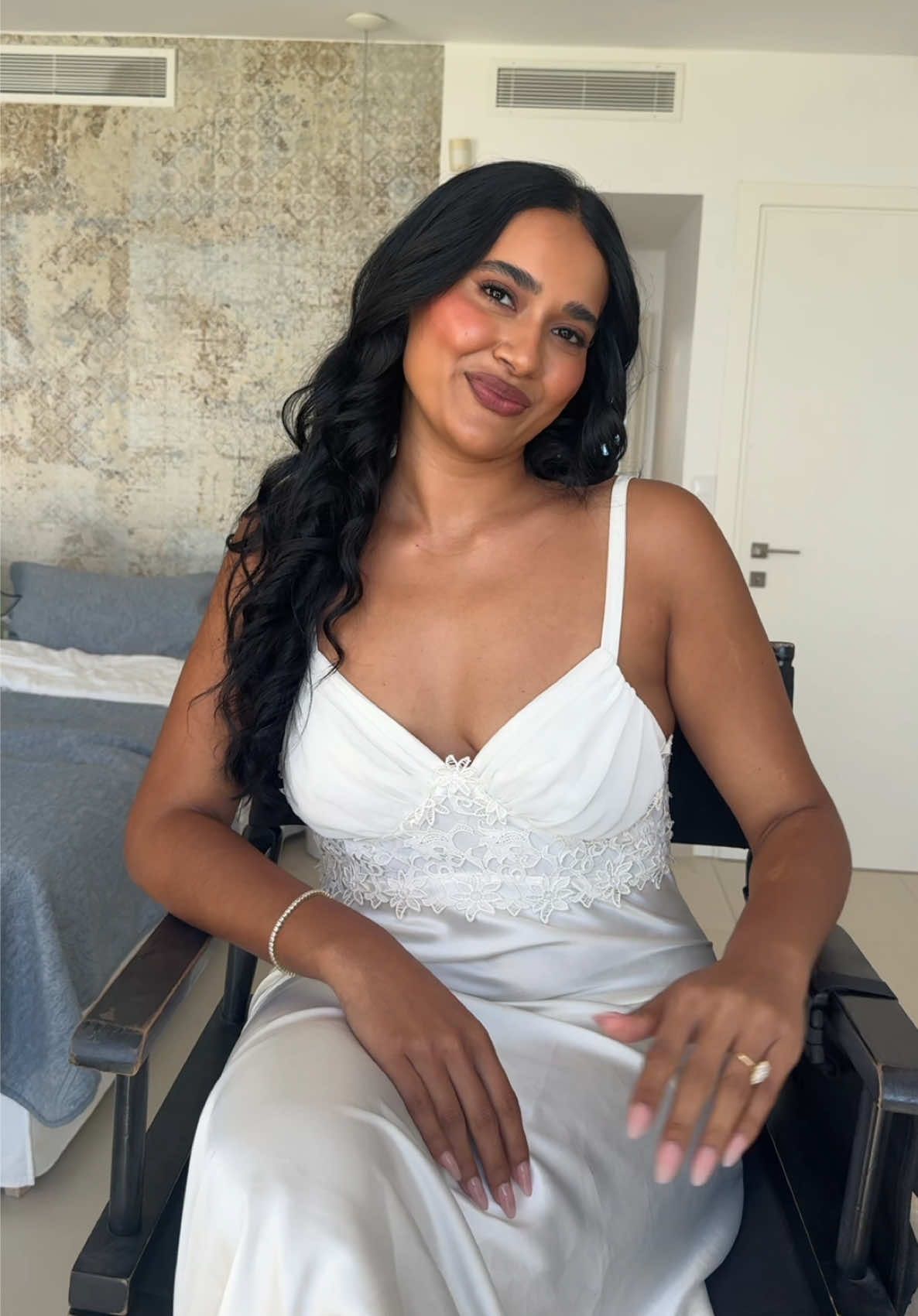 Got married on October 3 so wedding glam doubled as a Taylor Swift listening party @desi wedding content creator @makeupbyevy #weddingtok #bridalglam #bridalmakeup #weddingmakeup #taylorswift 