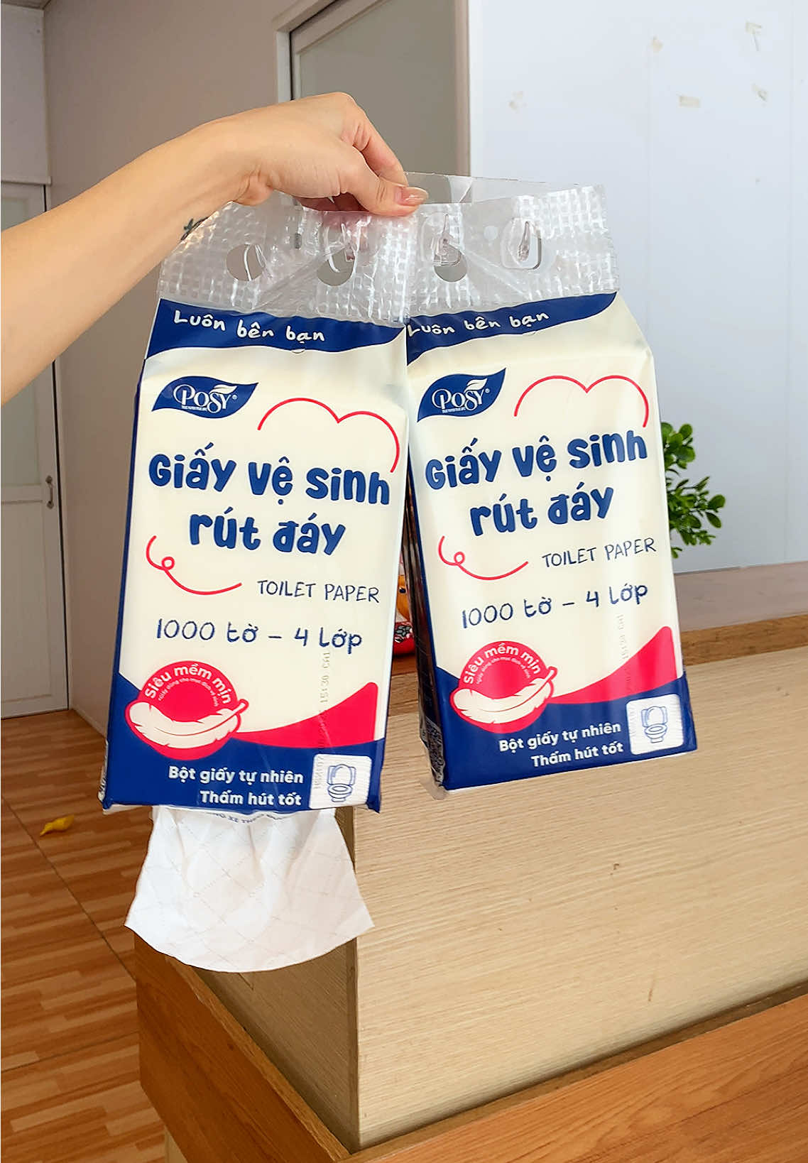 Rút giấy bằng một tay – siêu nhanh, siêu tiện.giấy vệ sinh rút đáy treo tường posy #Quyendungroi #giayvesinh #giayvesinhposy #giayvesinhrut #giayvesinhtreotuong 