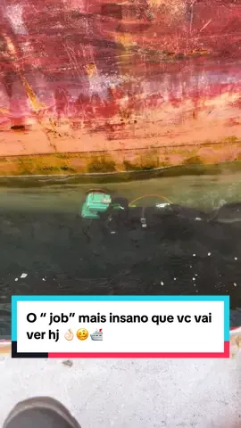 O “ job” mais insano que vc vai ver hj👌🏻🥴  Limpeza de casco de navio  #navio #mergulho#mergulhador 