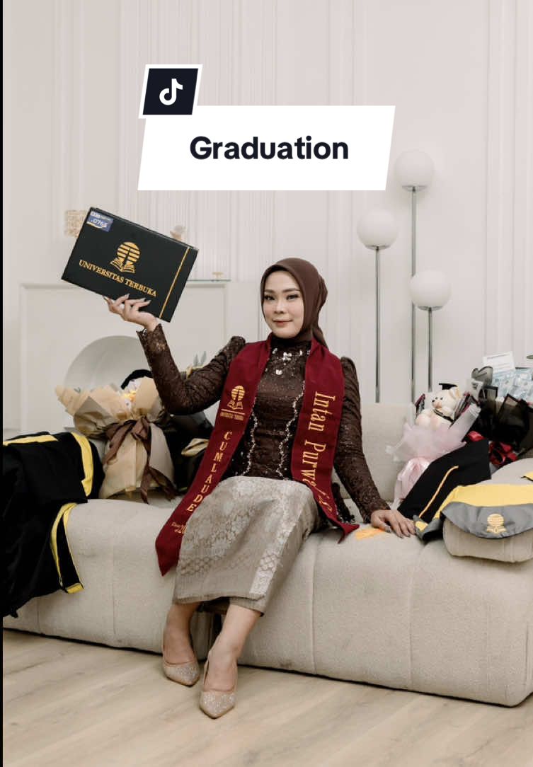 Foto Graduation by Casalamia Studio #graduation #fotograduation #wisuda #fotostudio #studiomojokerto #mojokerto24jam #fypシ #masukberanda 