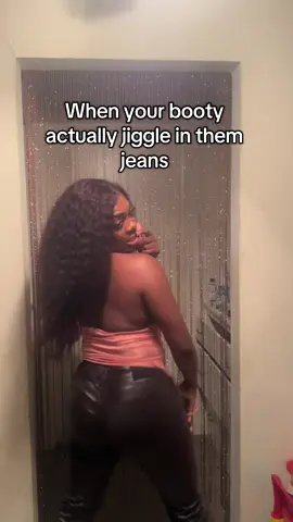 The gym got my booty giggling okkkk #bemy1challenge #bootyjiggleinthesejeans #viral #fy #comedy 