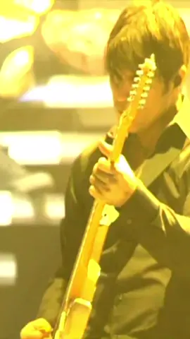 𝓛𝓪𝓾𝓻𝓪 𝓟𝓪𝓾𝓼𝓲𝓷𝓲/ 𝓒𝓸𝓷 𝓵𝓪 𝓶ú𝓼𝓲𝓬𝓪 𝓮𝓷 𝓵𝓪 𝓡𝓪𝓭𝓲𝓸 ( 𝓛𝓲𝓿𝓮 . #lapau #laurapausini #live #gente #tbt  @Laura Pausini 