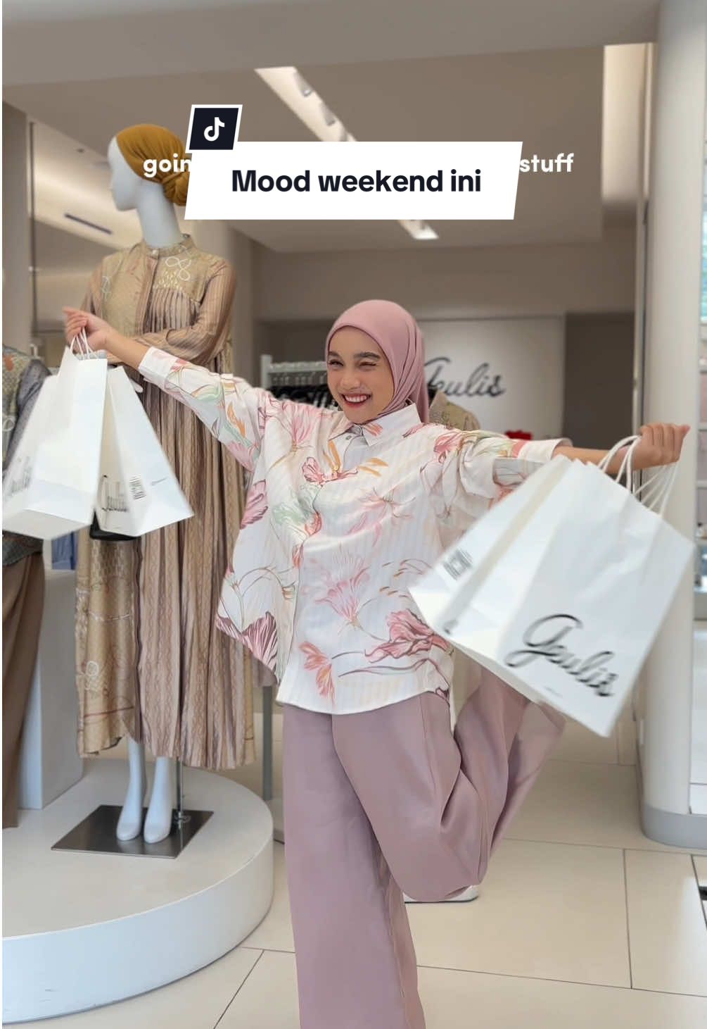 Mood weekend ini, betul ga?🤭 Sasa doain semoga rezeki #GeulisWomen semua lancar yaa, biar bisa shopping terus tiada hentii 😍 #geulisid #geulisflagshipstore #shopping #belanja 