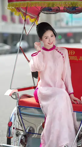 Quý cô trang nhã, yêu kiều trong áo dài Đào Thục #laviem #xuhuong #vayxinh #OOTD 