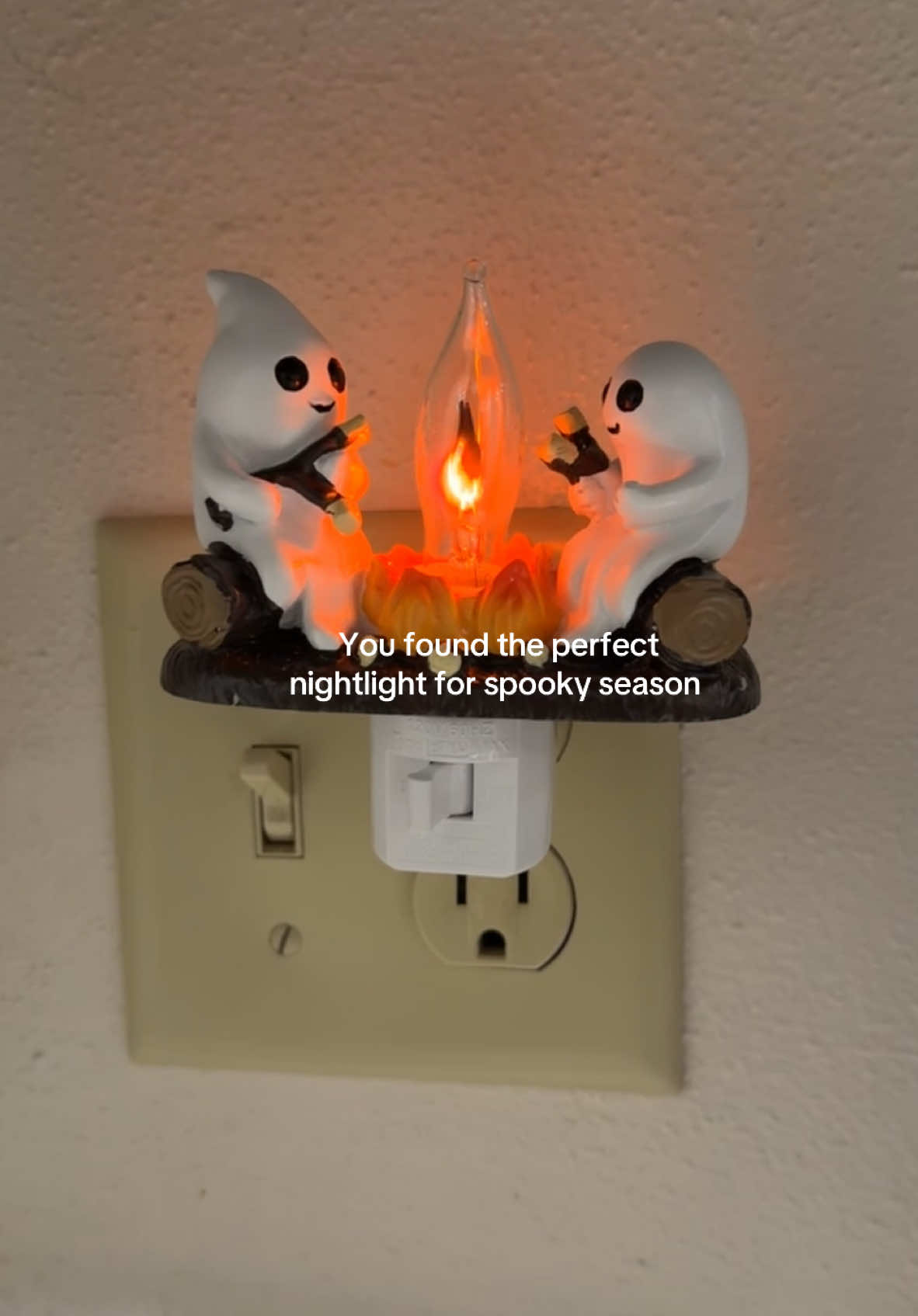 How adorable is this nightlight 👻 🤎 #fyp #halloweenfinds #spookyseason #ghostnightlight #halloweennightlight #spookytok #tiktokshopfinds #ghostsmoresnightlight #fallaesthetic #spookyszn #kitchenfinds #halloween2025 