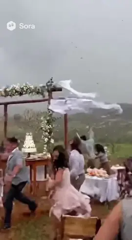 Temporal 🌧️ no meio do Casamento 💒💝💒 😱🇧🇷😱🇧🇷😱 #ccbhinosoficial #ccbvideos #ccbmocidade #ccbbrasil #ccb @FERNANDO AMORIM CCB OFICIAL 