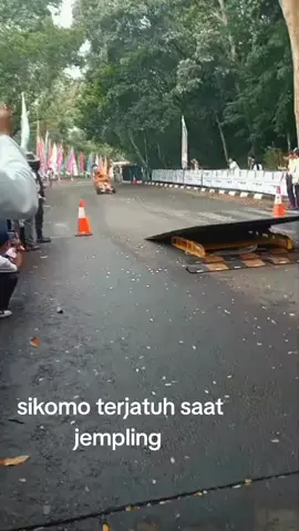 sikomo terjatuh saat jempling  #fy #fyp #pasarseniitb #fypage #viralditiktok 
