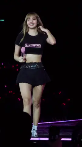so pretty and atractive LISA ROARS KAOHSIUNG  #DEADLINEinTaiwan_LISA #LISA #LALISA #BLACKPINK #BLACKPINK_DEADLINE @lalalalisa_m @wearelloud 