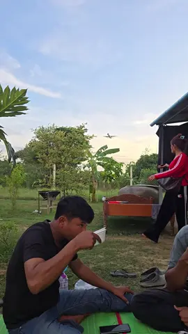 អង្គុយមុខផ្ទះ មើលយន្តហោះហោះពីលើក្បាលតែម្ដង ខ្ជិលដើរទៅណាឆ្ងាយ #fbreel2025  #cambodia #@highIight