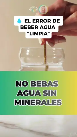Beber agua “pura” sin minerales puede parecer saludable… pero en realidad estás apagando tu energía celular. ⚡️ Tu cuerpo funciona como una batería de sal: sin minerales, tus células pierden equilibrio eléctrico, tu cerebro se nubla y tu rendimiento cae. 🧂 Dave Asprey (@dave.asprey), pionero del biohacking y creador del movimiento Bulletproof, revela que añadir una pizca de sal marina o minerales naturales al agua mejora la hidratación, la concentración y la función cerebral. 💧 Y si bebes agua del grifo, filtrála siempre. Evita el golpe tóxico del cloro, los metales pesados y los microplásticos. 🌊 Si además usas agua alcalina o hidrogenada (como la Kangen que yo bebo), potencias aún más su efecto antioxidante y celular. 👉 Tu hidratación puede ser un biohack longevizante. Empieza hoy a beber agua que te nutra de verdad. #longevizarte #biohacking #hidratacioncelular #salmarina #aguaconsal