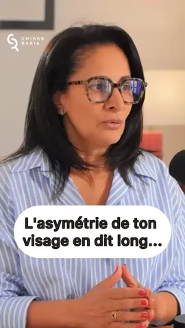 Ton visage en dit souvent bien plus que tes mots. Une asymétrie marquée n'est jamais un hasard... Elle raconte une histoire. L'enfance, les blessures, les déséquilibres intérieurs peuvent se lire sur tes traits. mais les sensibilités et les forces aussi. Le passé s'inscrit sur le présent. Et toi, as-tu déjà observé ton visage ? Dis-moi ce que tu vois. Comme asymétrie #morphopsychologie #lectureduvisage #psychologie #connaissancedesoi #transformation