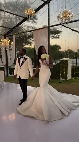 Another masterpiece ✨️ 🫠, imagine having a wedding without us ? What would that deco look like 😌. 2026 filling up fast, secure your bookings ASAP  Whatzapp 067 284 7820 for bookings no DM's #SAMA28 #OpulentExperience #Pretoriaeventplanner #PretoriaFlorist #PretoriaBalloonArtist 