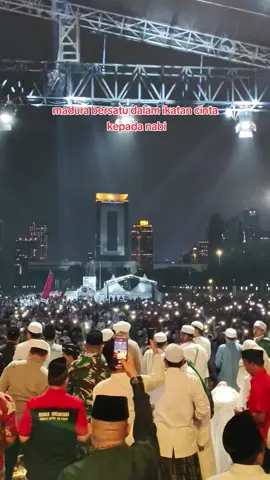 madura bersatu, madura kompak, madura hebat, madura berkumpul di monas dalam acara maulid nabi muhammad shallallahu alaihi wasallam #madas #ikama #yakorma #madurahebat #hajiher 