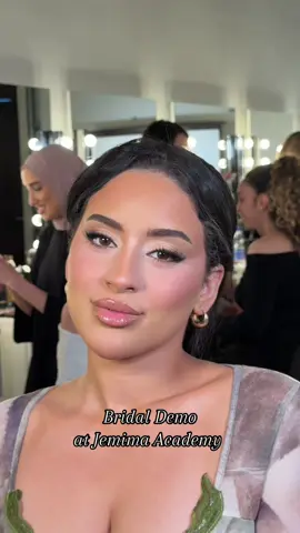 It’s that time of the semester againnn!! #bridalmakeup #jemimaacademy #fyp #viral 