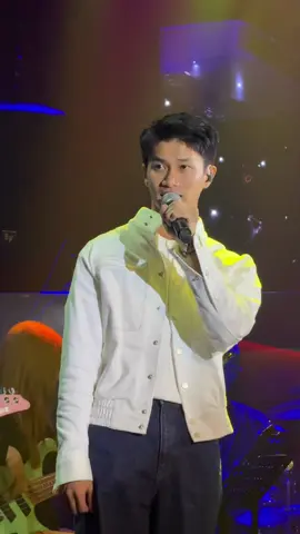 Chắc hồi tháng 6 chưa đủ nên nay đi nghe hát live cho dễ khóc hì #nguyenhung #maydays #phepmau #fyp #xuhuong 