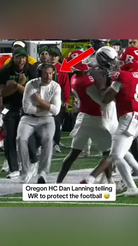 Dan Lanning ran down the sideline to let Dakorien Moore know 😂 #CollegeFootball #football #oregon #danlanning 