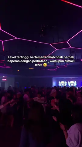Betul begitu kan kawan? 🫵🏻 #fypシ゚viral🖤tiktok #helensplaymart #helensnightmart #partypeople #makassar 