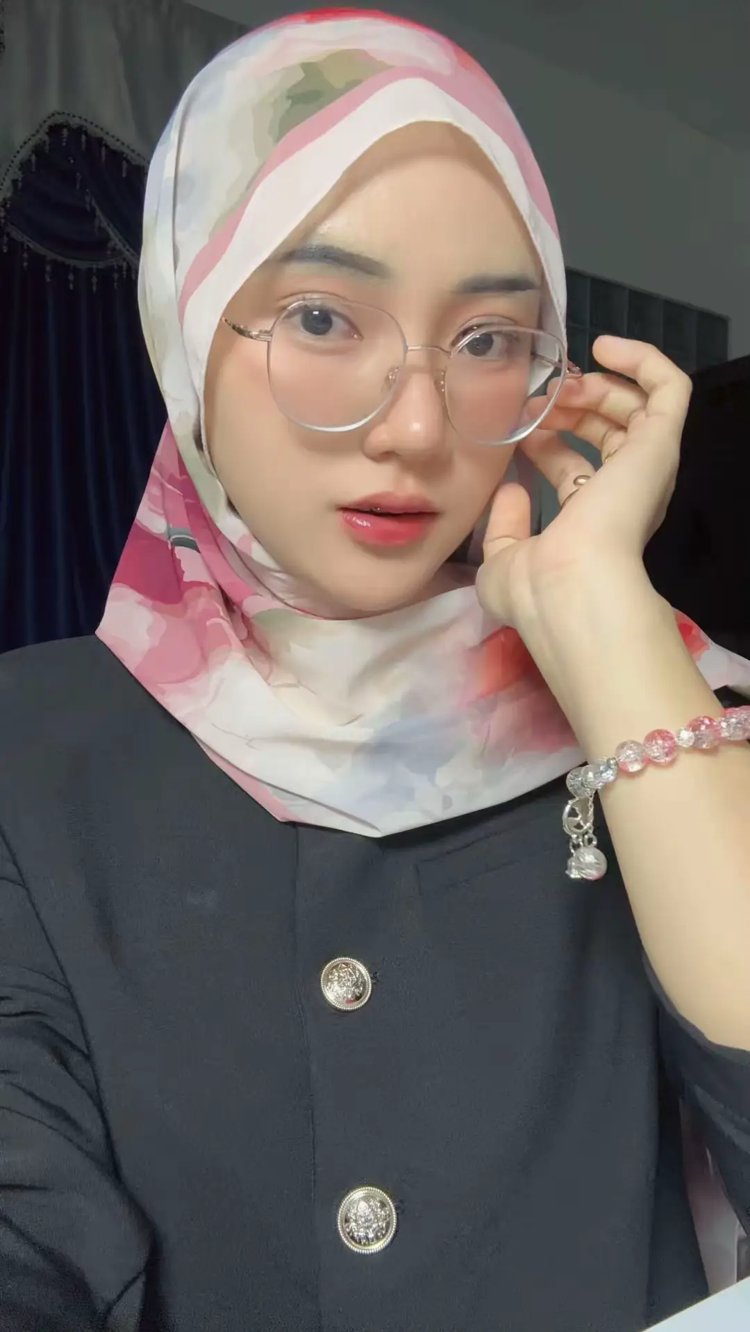 cintaaaa bgt sama pashmina nya, bikin aku cantikkk🥹🩷
