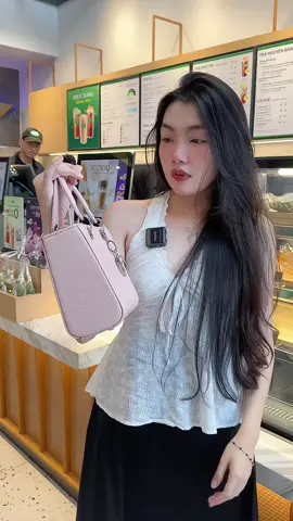 Một chiếc túi đẹp có thể thay đổi cả outfit – và bạn xứng đáng với điều tốt nhất! #viral #hamilk #xuhuong #tuixach #bagin 