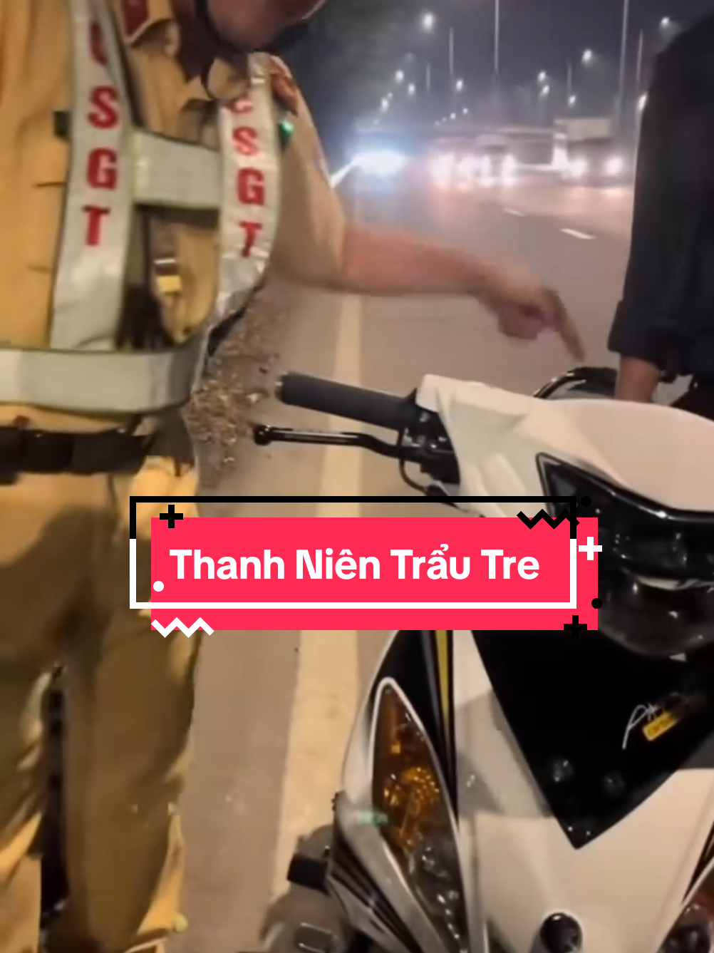Chạy xe thì thay đổi kết cấu, nhưng mà gặp công an là móc điện thoại ra quay clip🙏🙏🙏 #csgt #thaydoiketcauxe #ex2010 #giaothong#vongxoayanlac 