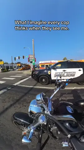 Why do I feel guilty even when I’m not doing anything??? 🤣 #biker #police #Motorcycle ————————————— Pandomoto 10%off code belle HightailHair 10%off BELLE10 Cardo 10%off BELLE10 VossHelmets 10% BELLERIDES2 FirstManufacturing 25% off BELLERIDES2 OrchardCorset 15%off Belle15