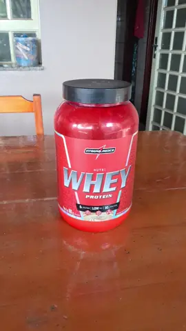 Os benefícios do whey integralMedica incluem ganho de massa muscular, recuperação mais rápida pós-treino , aumento de força e manutenção da massa magra! #whey #forca #massa 