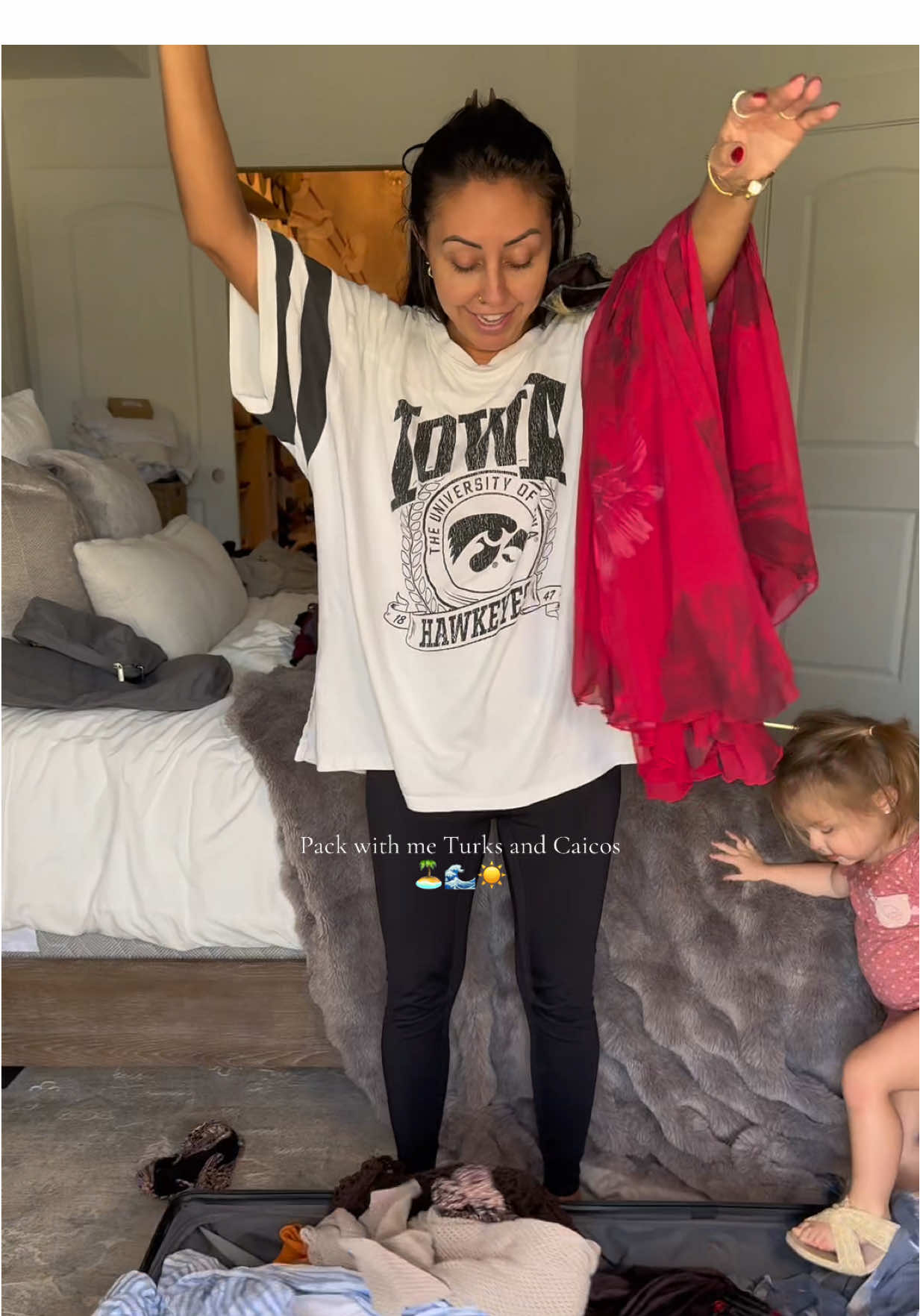 Did I overpack for 7 days in Turks and Caicos? 😅 Also, peep lay lay at the end - so cute! #packwithme #packing   #travel #travellife 