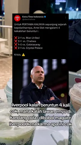 Untuk PERTAMA KALINYA sepanjang sejarah kepelatihannya, Arne SIot mengalami 4 kekalahan beruntun : ❌ 2-1 vs. Man United  ❌ 2-1  vs. Chelsea ❌ 1-0 vs. Galatasaray ❌ 2-1 vs. Crystal Palace Krisis. ⚠️ #liverpool #liverpoolfc #manchesterunited #manunited #fyp 