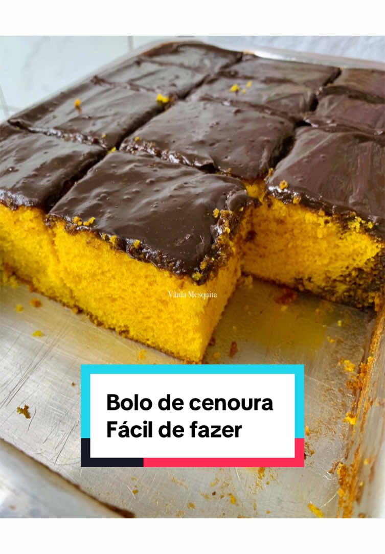 Bolo de cenoura 🥕  Ingredientes da Massa 240 g de cenouras frescas (não use cenouras velhas) 3 ovos 3/4 de xícara de óleo (medida da xícara: 240 ml) 1 colher de chá de margarina (opcional) 1 xícara de açúcar + 2 colheres de sopa 2 xícaras de farinha de trigo (tradicional sem fermento) 1 tampinha de fermento químico em pó — leve ao forno preaquecido a 180°C por aproximadamente 35 minutos ou até dourar. —- Cobertura de Chocolate 1 lata de leite condensado 5 colheres de sopa de chocolate em pó (usei 50%) 1 colher de chá de margarina 1/2 caixinha de creme de leite Preparo da cobertura: Leve todos os ingredientes ao fogo baixo, mexendo sempre, até chegar no ponto de cobertura cremosa (não muito grossa) despeje sobre o bolo morno #bolodecenoura #bolocaseiro #bolofofinho 