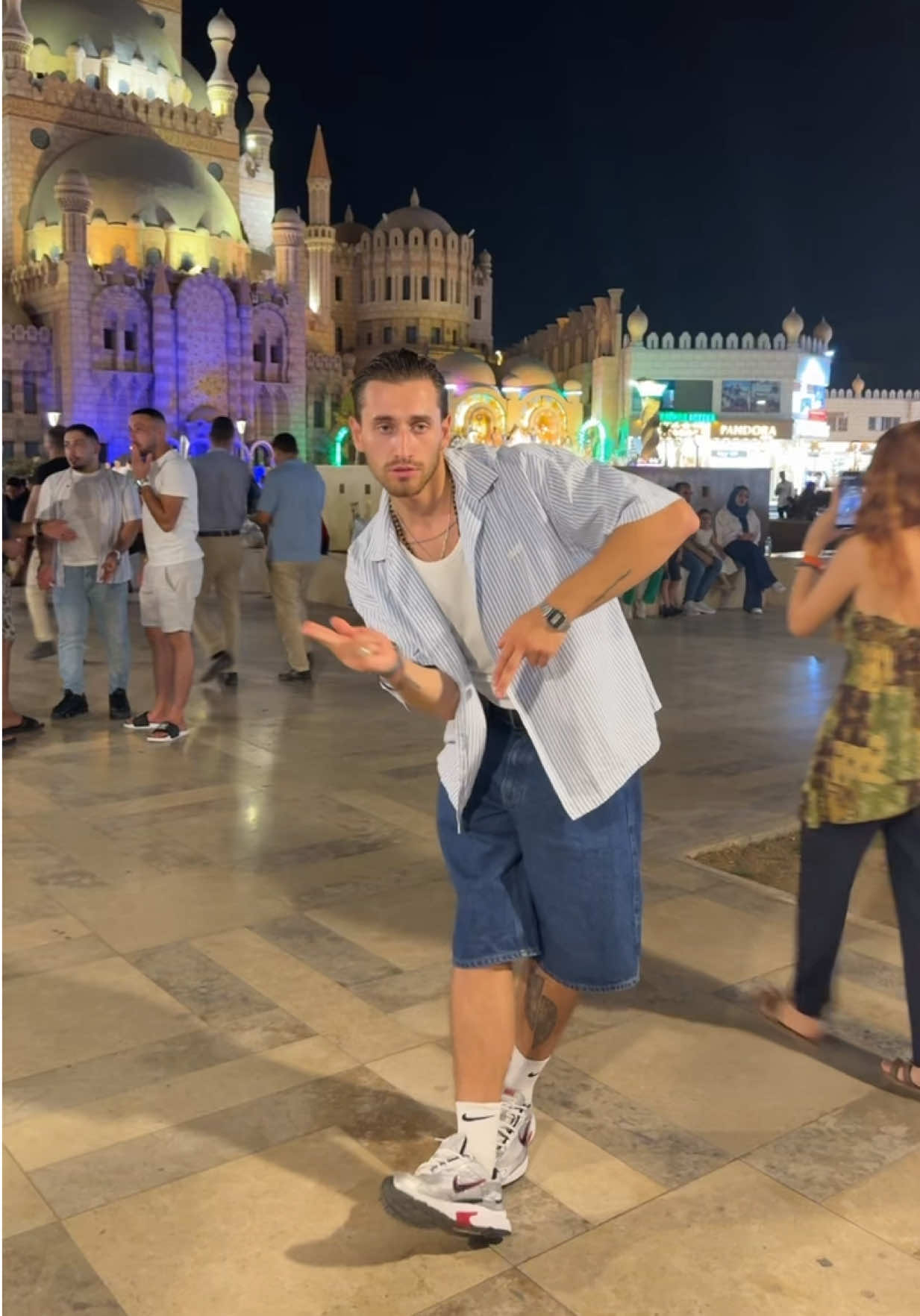 Facem trend-ul în stilul nostru😁🇲🇩 Tu poți dansa?😅#fy #foryou #dimawhite #moldova #romania 