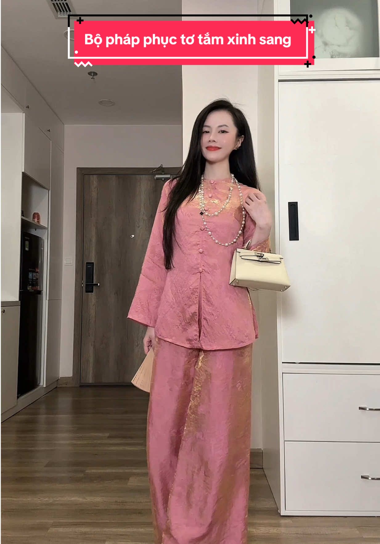 1 mẫu pháp phục xinh nhẹ nhàng mà rất là sang ý, chất tơ tằm có ánh kim lấp lánh ẩn hiện siêu đẹp luôn #phapphuc #phapphucdichua #phapphucdep #quanaodichua #xh 