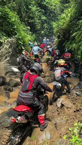 alhamdulillah semua aman & selamat. 3 jam sebelum sungai banjir 🫣 trabas Gumelem @Jhon mx store  #trabas #trailadventureindonesia #jhonmx88 