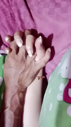 #peganglah tangan ku erat erat percaya lah semua akn baik baik saja 🫂