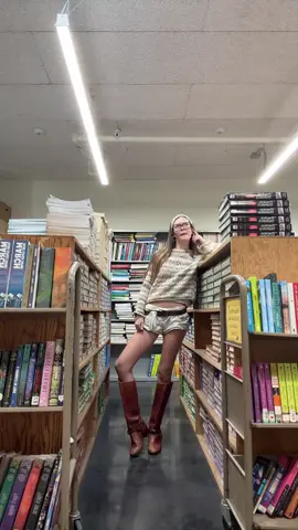 draft o clock (anything but shelving books) #fyp #fit #meow