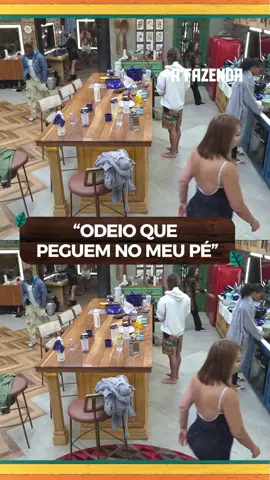No começo da tarde deste domingo (19), Yoná (@yonasousa_) e Matheus (@matheusmartins) discutiram por conta da comida e da cama. 🗣️ A advogada se exaltou e disparou contra ele: “Odeio que peguem no meu pé”. 💥 Acesse RecordPlus.com para assistir à transmissão 24 horas de #AFazenda com seis sinais exclusivos 🔥