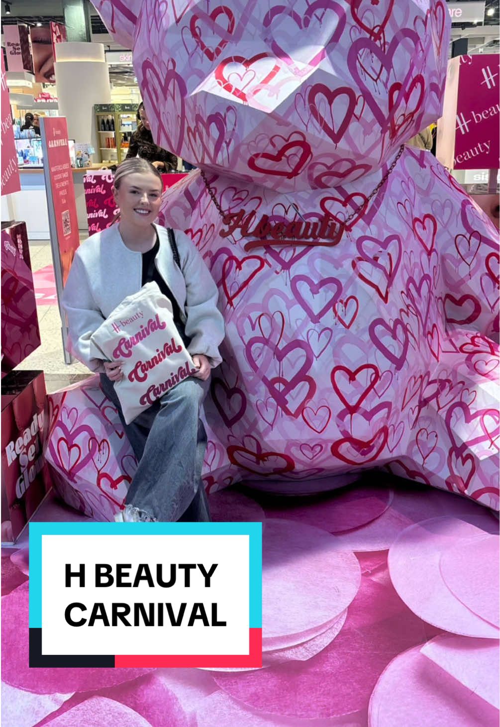 H Beauty Carnival 2025🎪🩷 Can we take a second to appreciate my Harrods flask? Perfect for my hot chocolates☕️ @Harrods #hbeauty #carnival #harrods #beauty #cribbs 