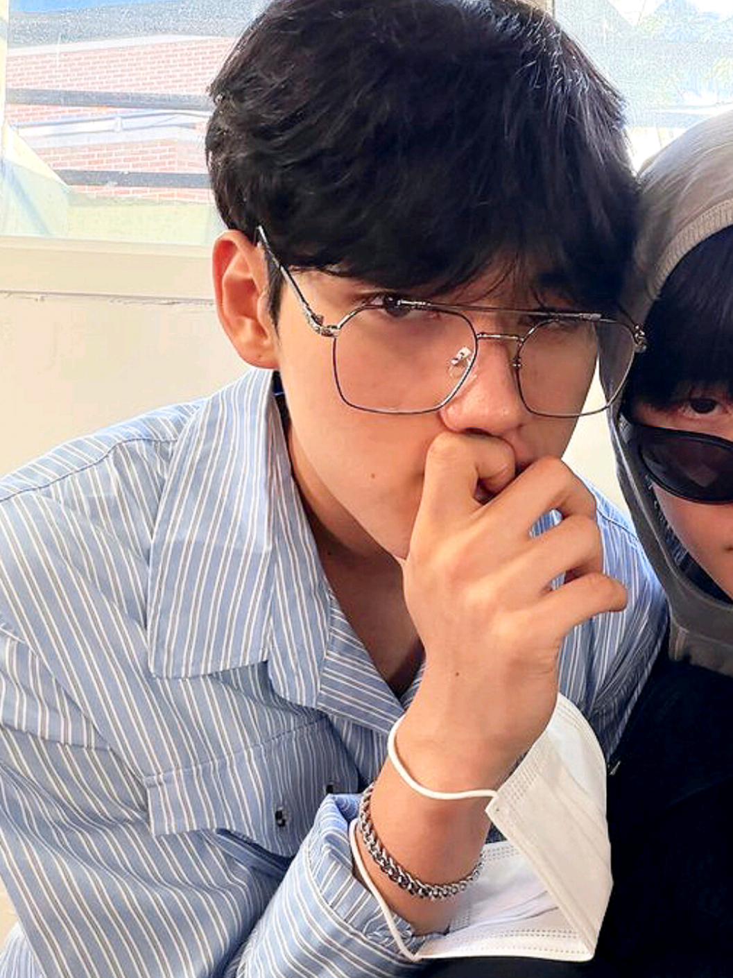 #hongmingi with glasses 😵‍💫