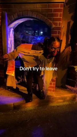 Welcome to Breadcrumbs to Nowhere at @howloscream . You can’t get away… #howloscream #howloscreamtampa #buschgardens #buschgardenstampabay #spooky 