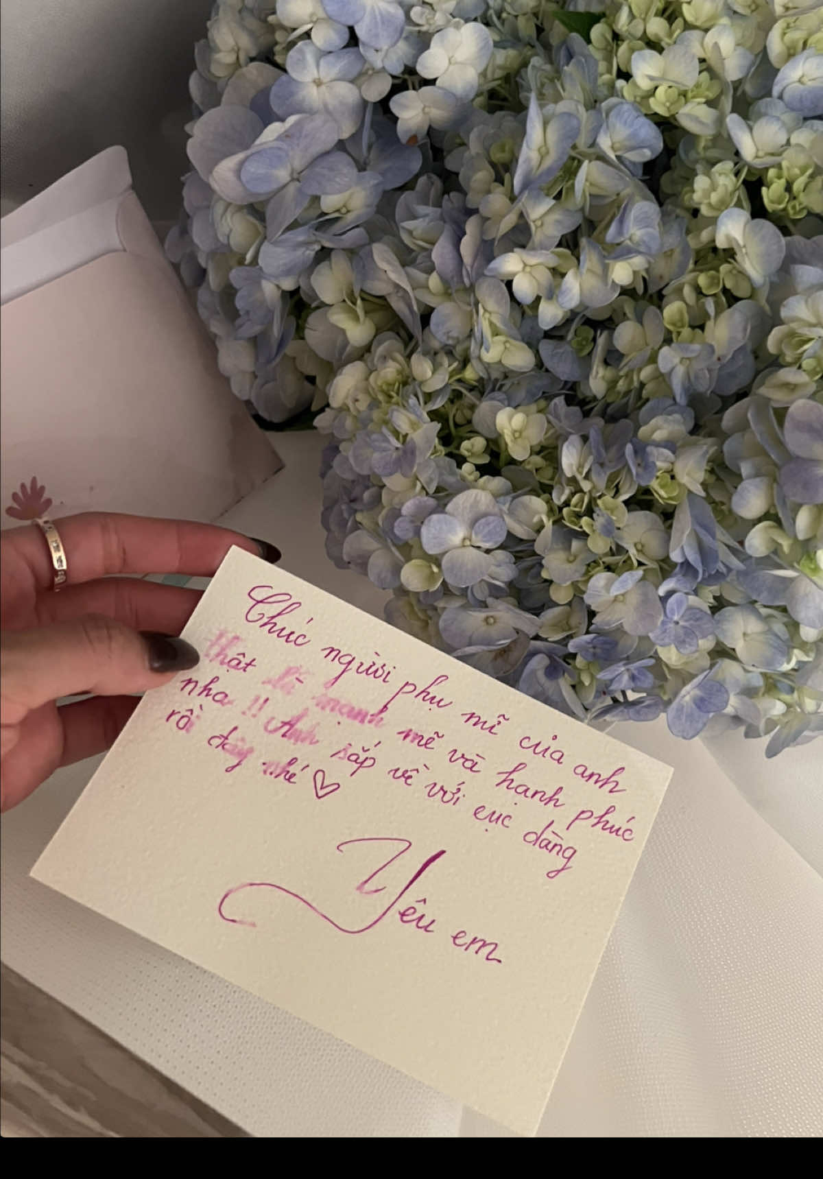 bài học là juy: đừng mua hoa chổ lạ, hãy mua hoa chỗ quen! đặc biệt: chautfifth