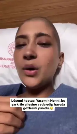 Lösemi hastası Yasemin Nenni, hastane odasında Selda Bağcan'ın 