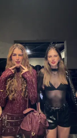 TikTok em banheiro de festa nois nem ama @rita dias 