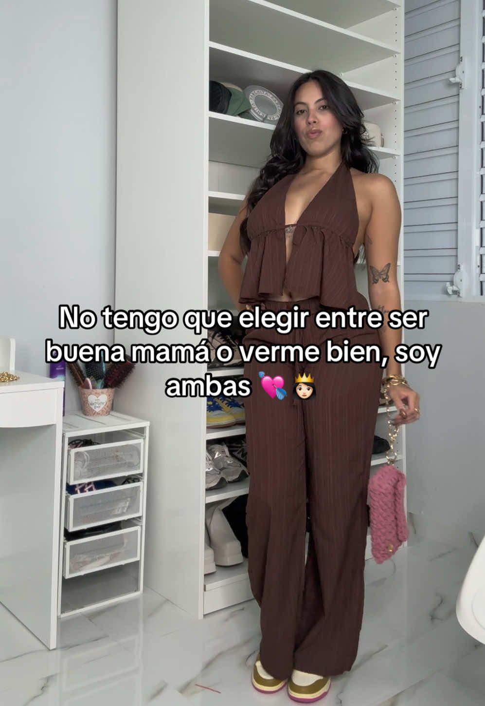 La cool mommy 😎🥰👸🏻👑 #momoutfit #coolmommmy #otd #mommyfirst 