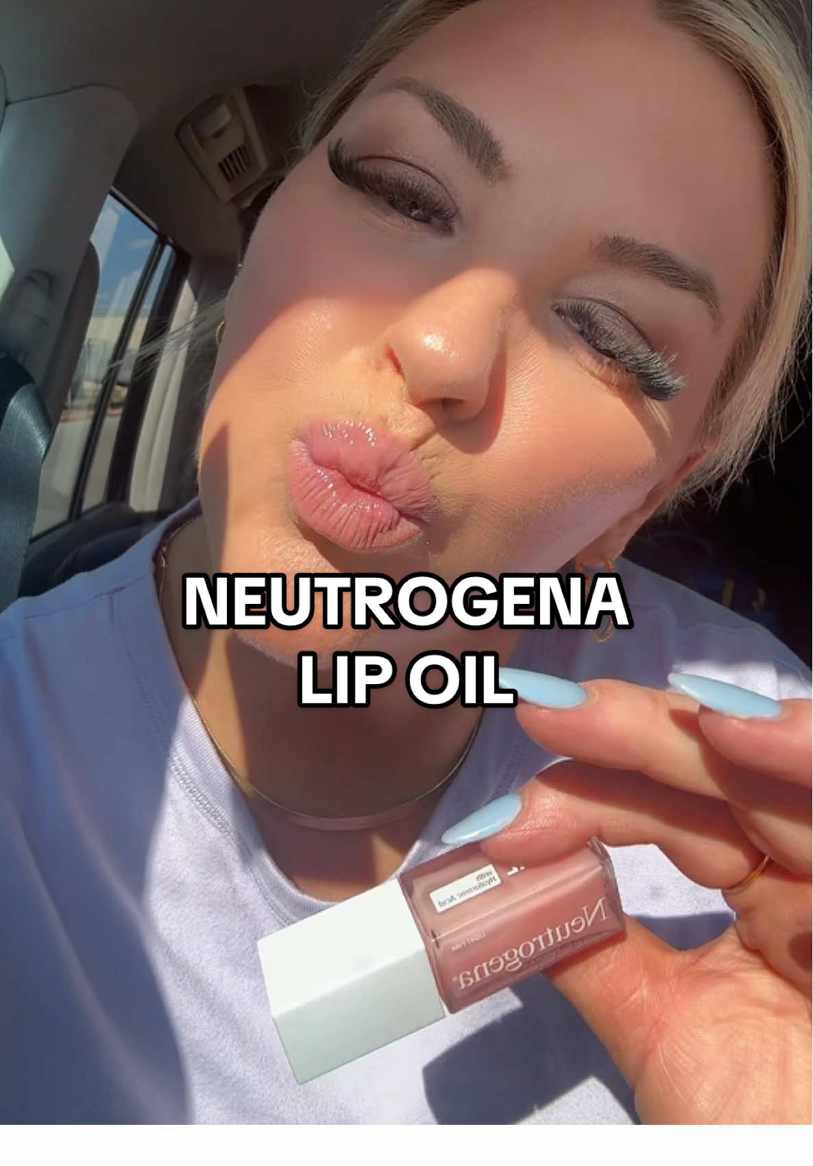 Loving this lip oil by @Neutrogena #neutrogena #lipoil #hydratinglipgloss #lipoils #hyaluronicacid 