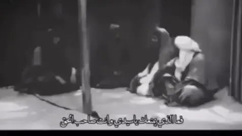البيعة : هي المعاهدة على الطاعة والنصرة .وذلك بإيكال القيادة والرأي في كل الأمور العامة بل والخاصة  إلى القائد الذي أعطيت البيعة له