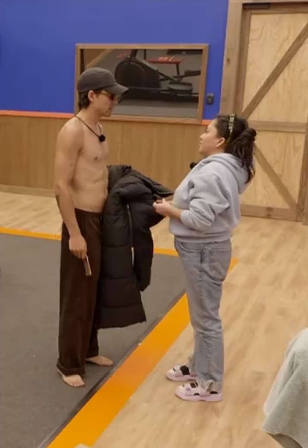 #SergioMayerMori aconseja a #LaBea que deshaga su maleta ✨ Hacerla es materializar que hoy se irá, ¡no debe mentalizarse que va a salir! 💛 #LaGranjaVIP 🎥 Transmisión 24/7 en #DisneyPlus, vive la experiencia completa. Durante dos semanas podrás disfrutarla en mis redes: 🌐 Sitio Web 📱 App TV Azteca En Vivo 💻 YouTube