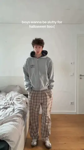 i think inosuke hashibira is the sluttiest costume out there haha #halloween 