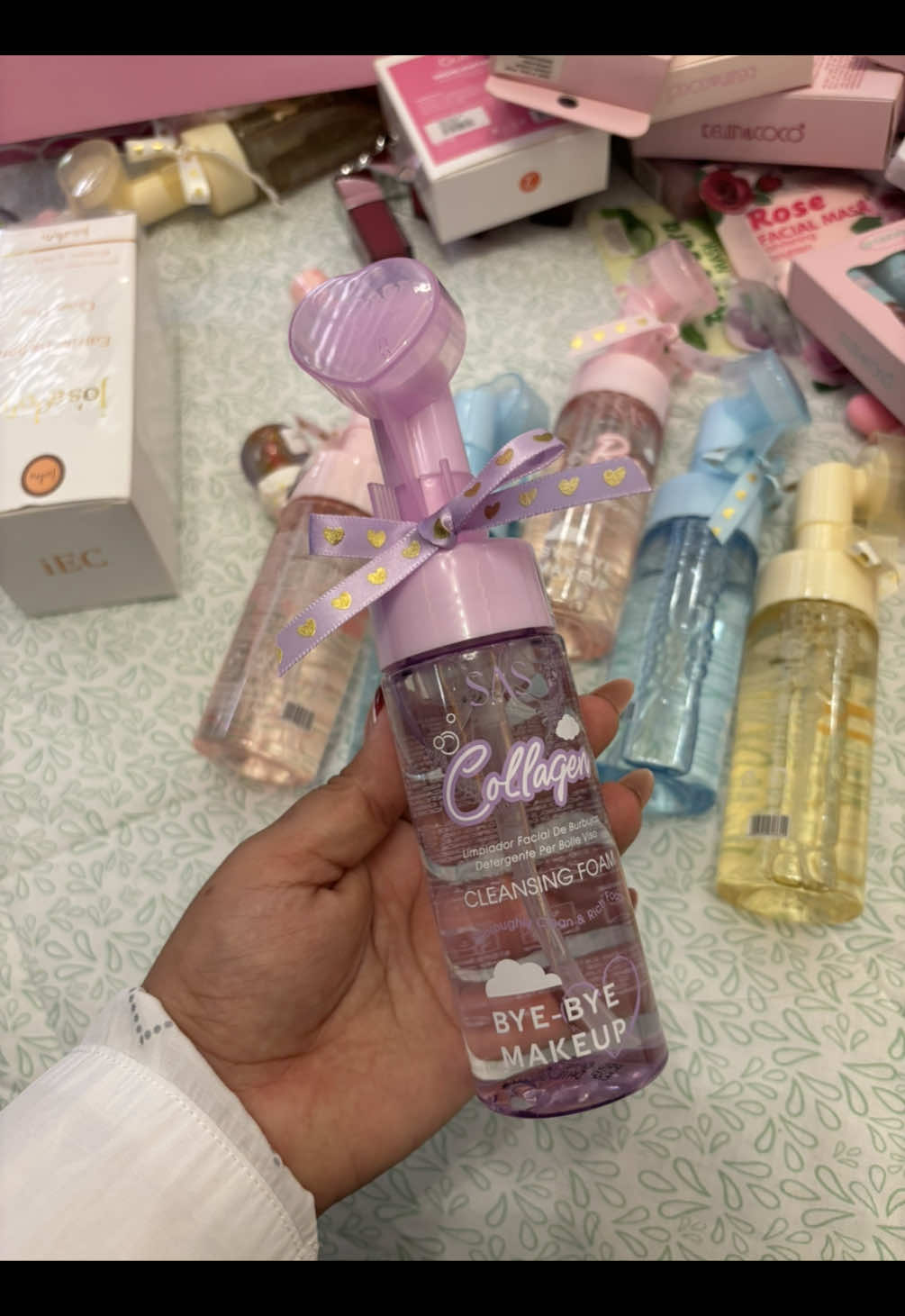 Abriendo nuevos paquete de maquillaje ✨🩷😌  #floristeriakanilú #ramodemaquillaje #detallespersonalizados #huaquillas_eloro_ecuador 